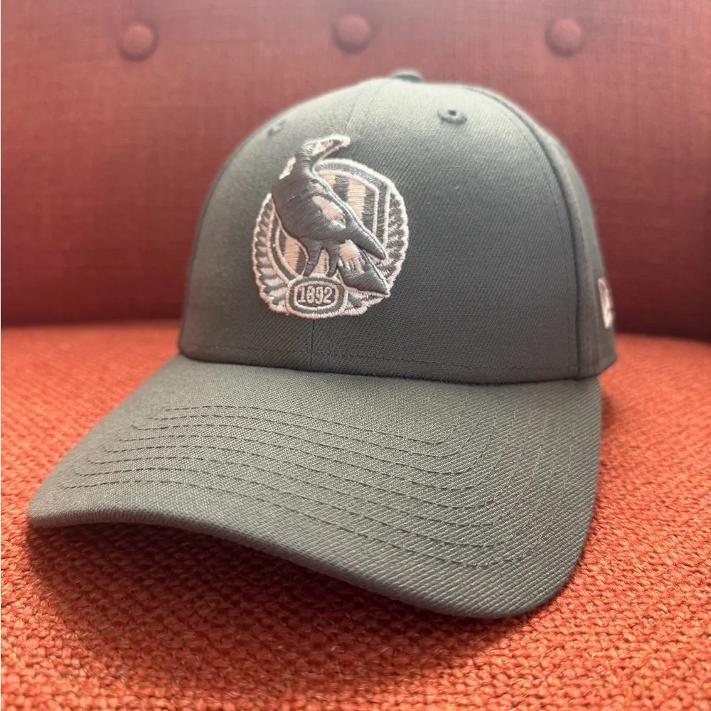 AFL Collingwood Magpies hat - Picture 1 of 5